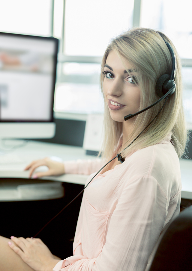 Call center employee using QD Addasound Crystal 2732