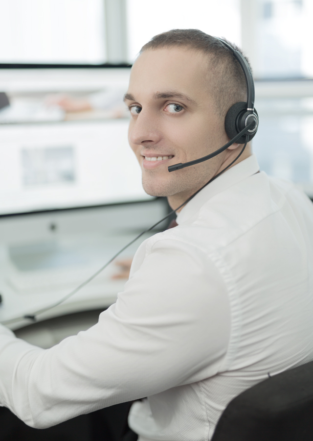 Call center employee using QD Addasound Crystal 2832